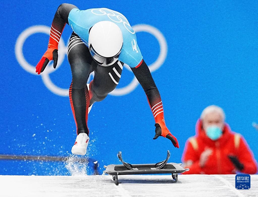 歴史を創(chuàng)造　スケルトン男子で閆文港選手が中國(guó)初の銅メダル