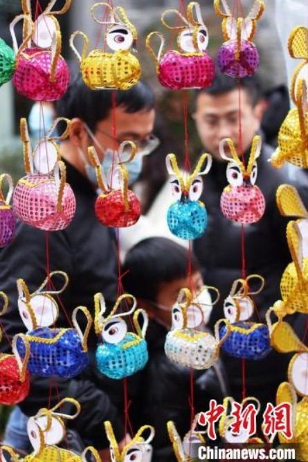 元宵節控え、南京伝統の飾り提灯「秦淮花灯」が好調な売行き　江蘇省
