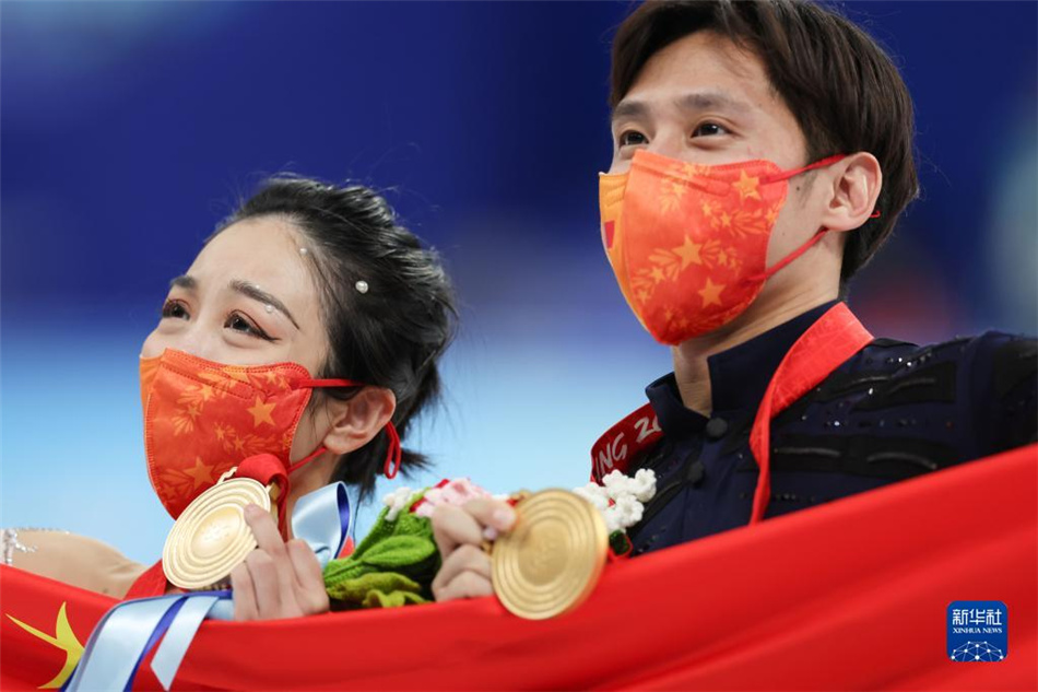 フィギュアスケートペアで中国の隋文静/韓聡組が金　北京冬季五輪