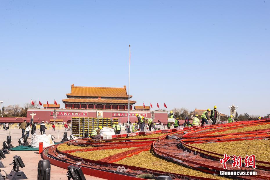 天安門広場の「素晴らしき冬季五輪」テーマ花壇が模様替え　北京