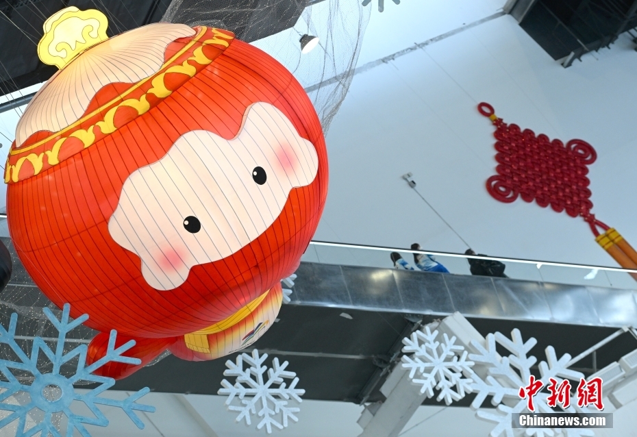 北京冬季パラ、開幕　人気集める大会マスコット「シュエロンロン」グッズ