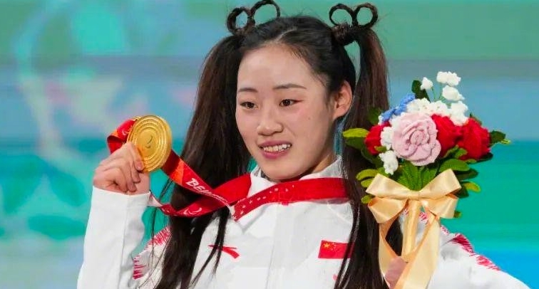3回の表彰式で3種類のヘアスタイルを披露！　北京冬季パラ