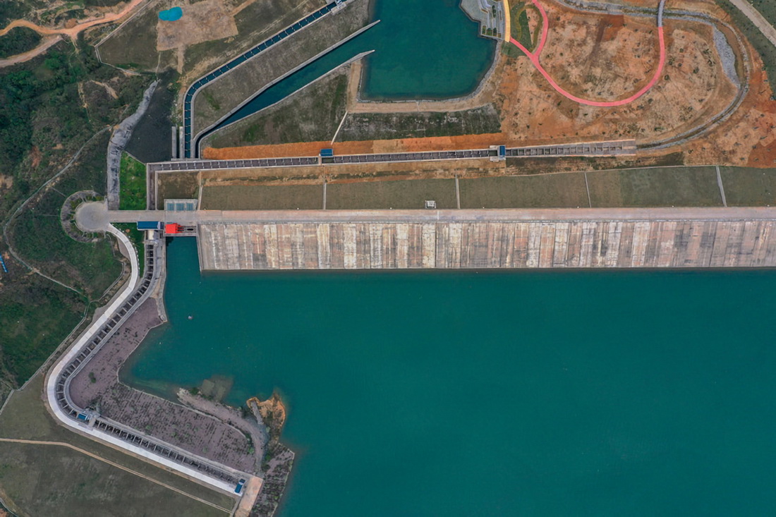大藤峡水利ターミナルプロジェクトの南木江副ダム模倣型生態系魚道（3月11日にドローンで撮影・曹禕銘）。