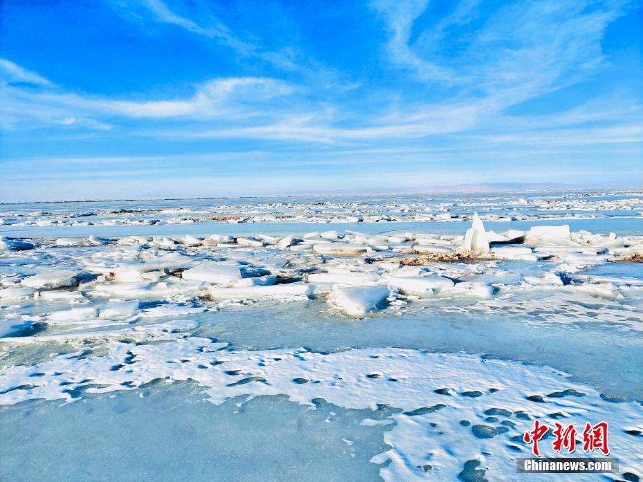 中国最大の内陸塩湖が例年より早く「解氷」　青海省
