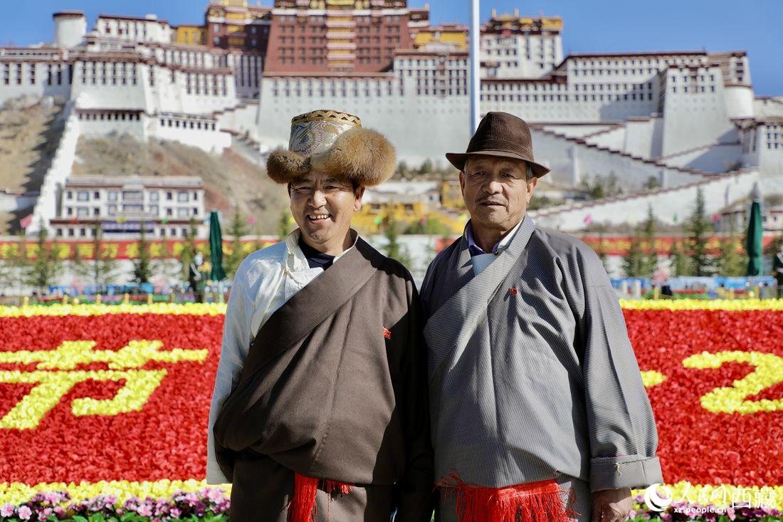 各民族・各界の人々がチベット100万農奴解放63周年を共に祝福　チベット