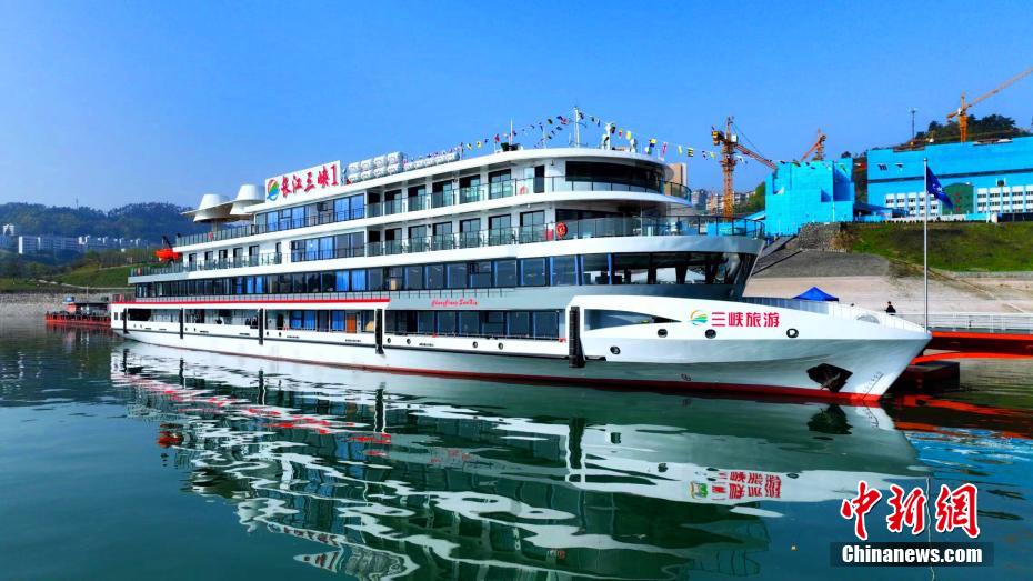 純電動遊覧船「長江三峡1号」が長江で就航　湖北省宜昌