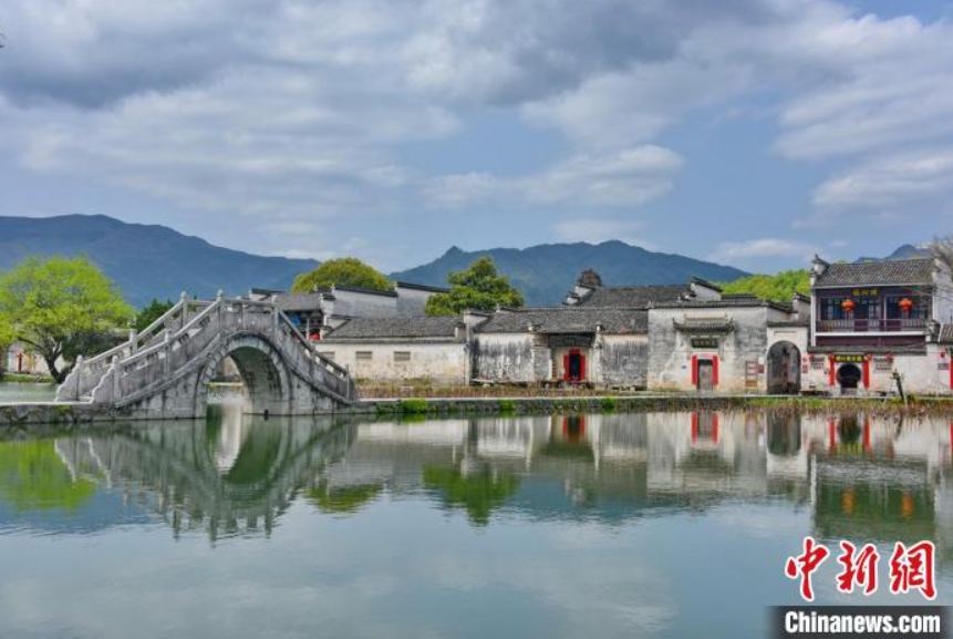 世界文化遺産に登録された安徽省宏村の美しい春景色