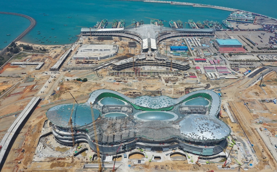 4月10日、海口国際免税城プロジェクトの建設現場（撮影・郭程）。