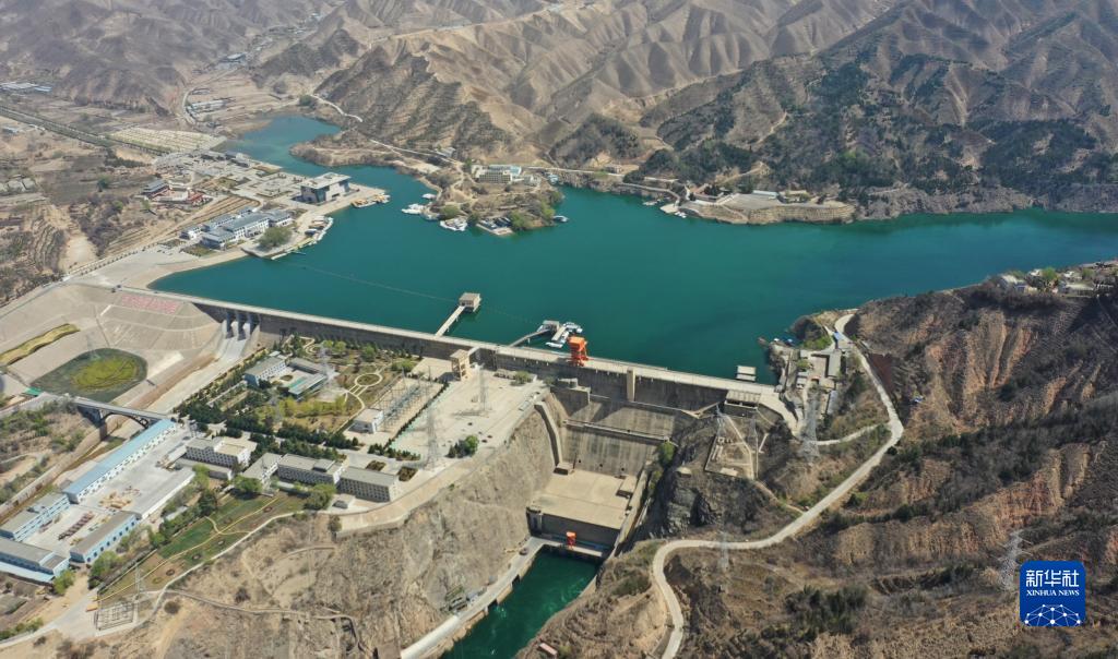 農繁期に合わせ放水量が増加している劉家峡ダム　甘粛省
