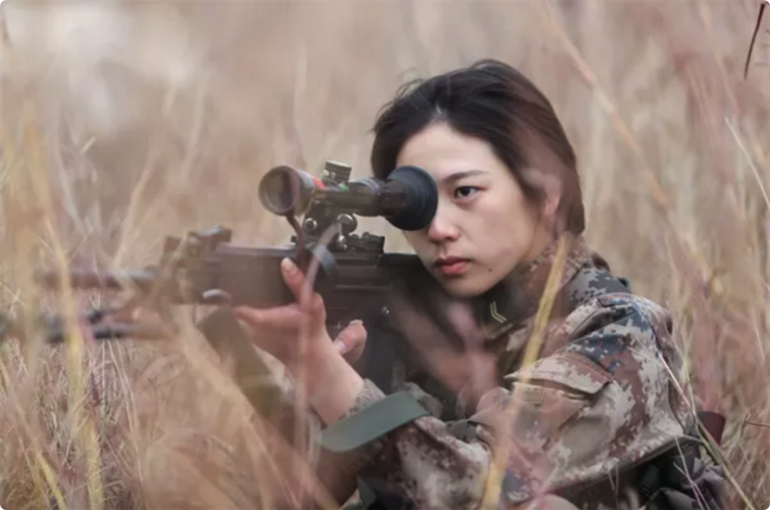 美しすぎる「狙撃王」が軍に復帰--人民網日本語版--人民日報