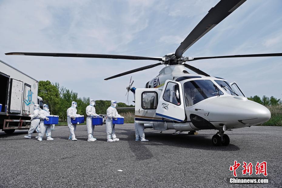 ヘリコプター2機が上海市PCR検体緊急輸送任務を担当
