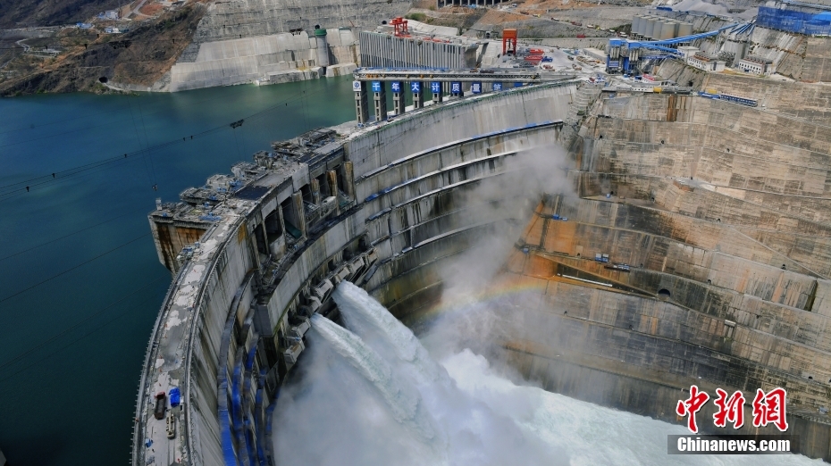 世界の水力発電業界で吊り上げ荷重最大のクレストゲート設備が運用開始　白鶴灘発電所