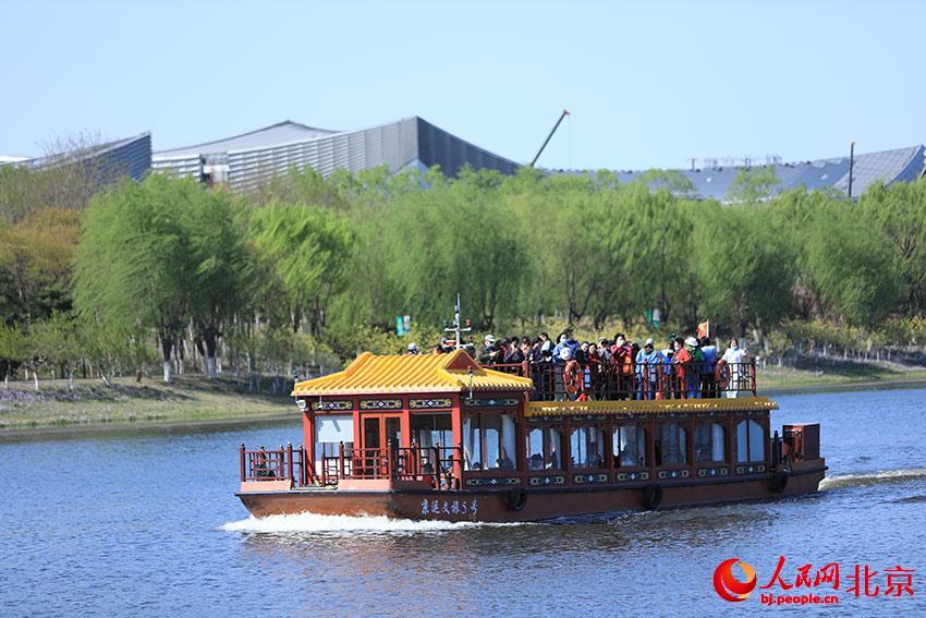 春たけなわの北京副都心で運河両岸の景色を満喫