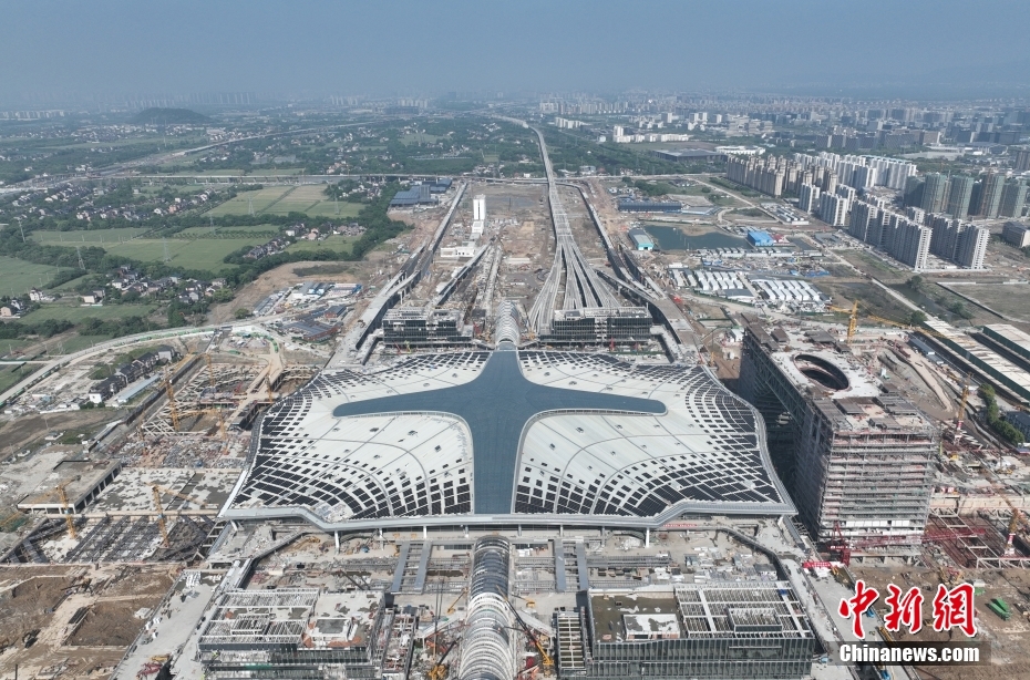 杭州西駅の屋根設置型ソーラーパネル、年間約2300トンのCO2排出量を削減　浙江省
