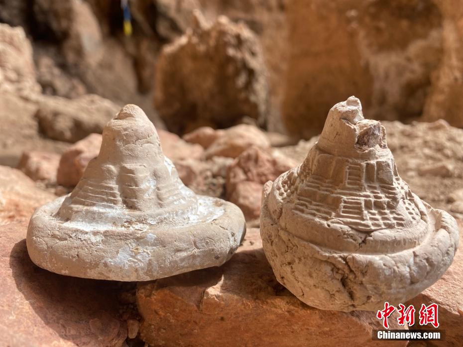 扎吉大峡谷の洞窟で発見された遺物（写真提供・囊謙県委員会宣伝部）。