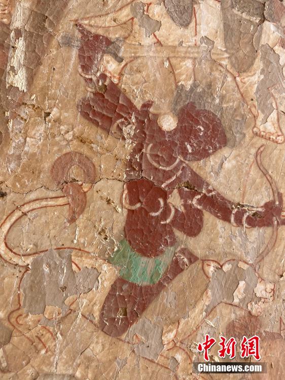 青海囊謙の扎吉大峡谷で初の岩画と「摩崖石刻」を発見