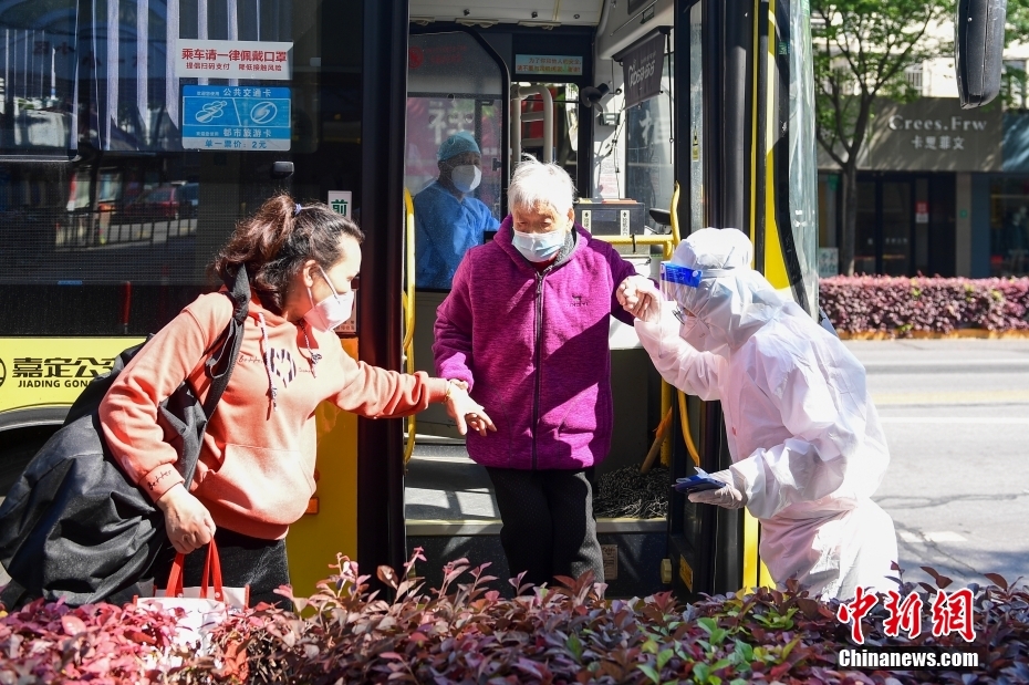 市民の医療受診をサポートする「編外120」チーム　上海市