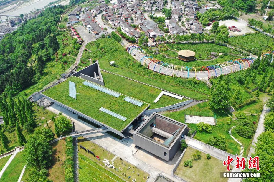 上空から撮影した汶川映秀鎮の新たな姿　四川省