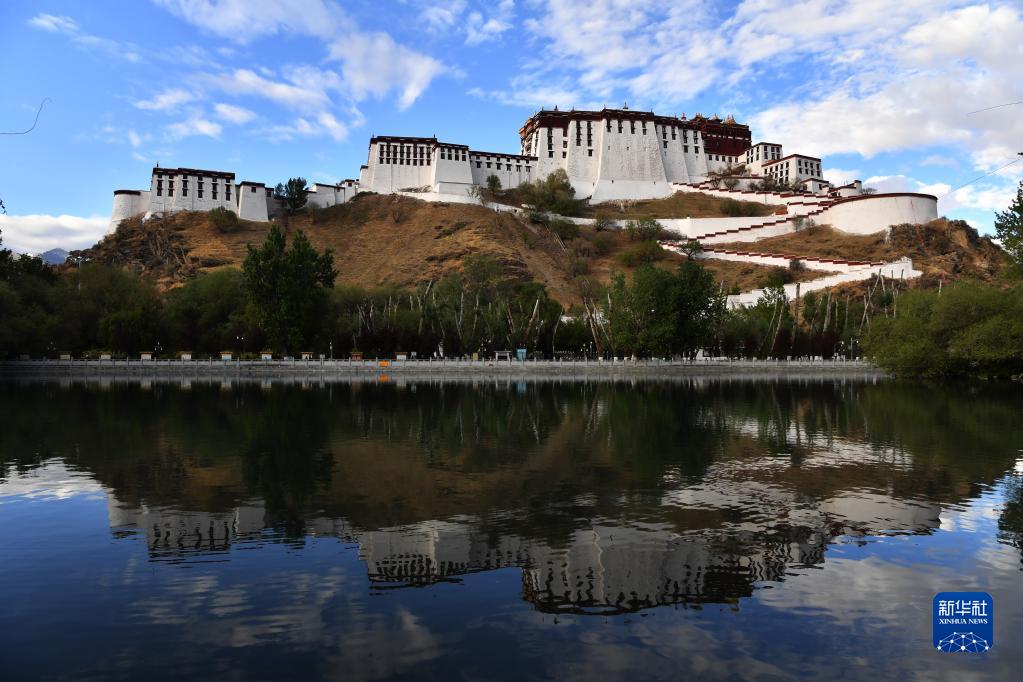 「高原の水の都」ラサ 　チベット