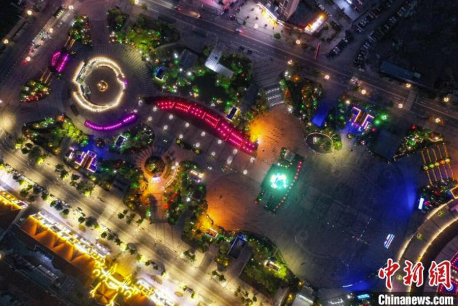 上空から撮影した正安ギター広場の夜景　貴州省遵義
