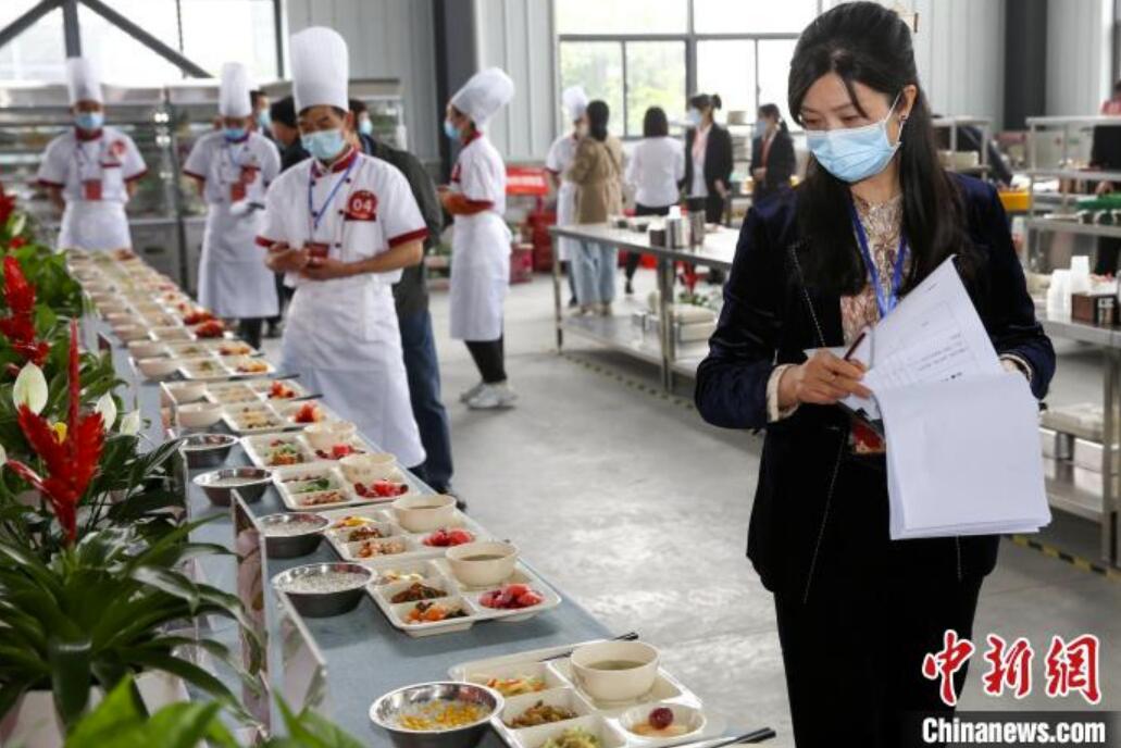 「学校給食献立・料理コンテスト」開催　湖北省襄陽