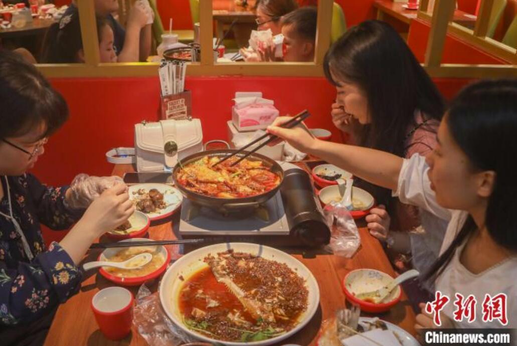 活気を取り戻しつつある江西省南昌市　飲食店内での飲食再開へ