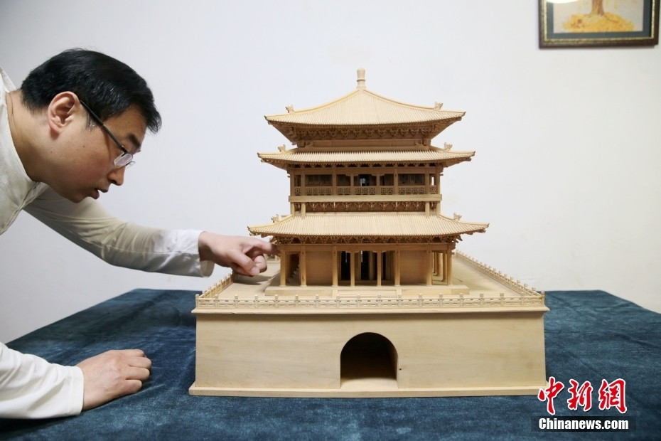 部品1万個を使い、ミニチュア「鐘鼓楼」を製作　陝西省西安