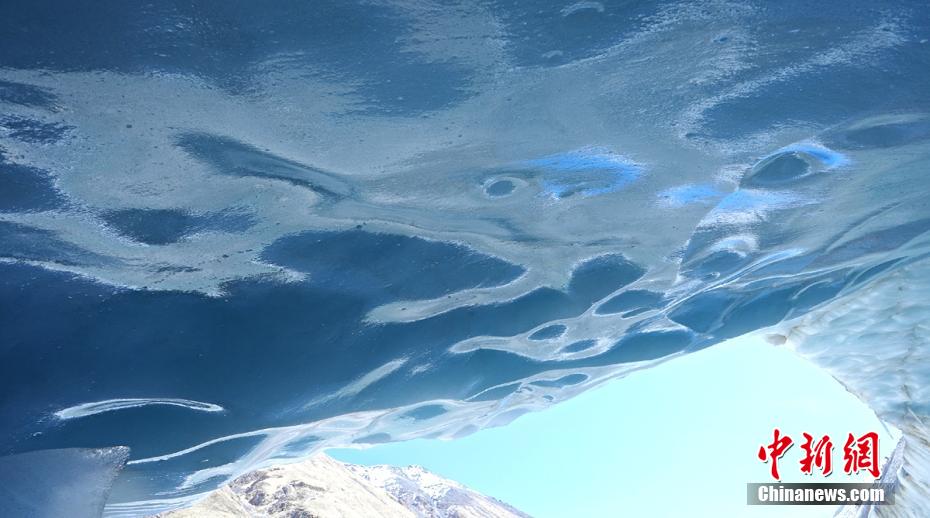 初夏の壮大で感動的な風景広がる夏塔氷河を訪ねて　新疆
