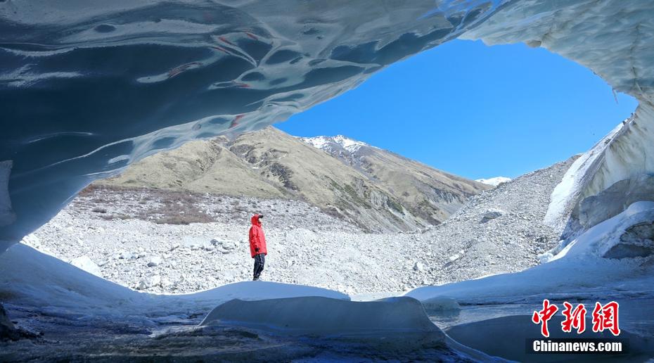 初夏の壮大で感動的な風景広がる夏塔氷河を訪ねて　新疆