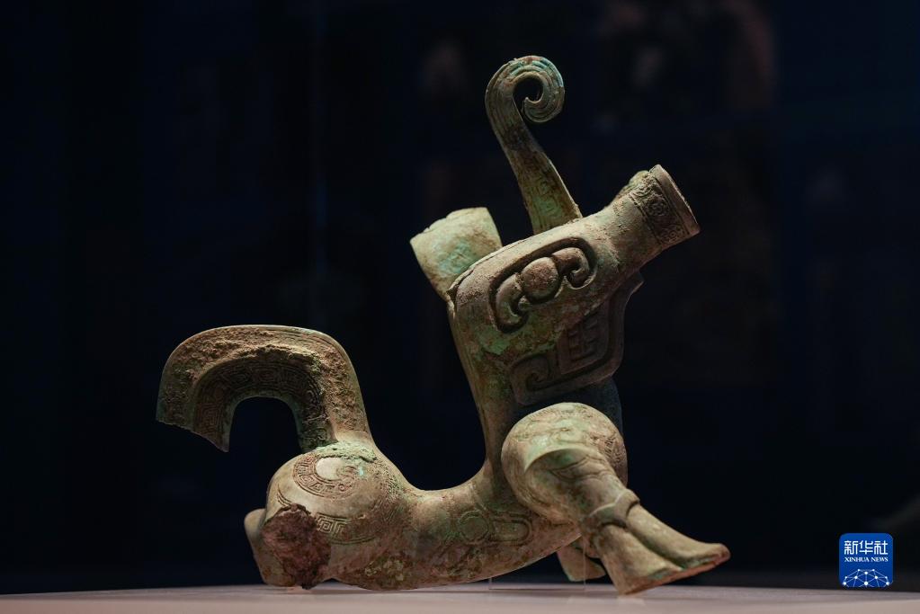 三星堆遺跡から出土した「イヌ型ロボット」青銅神獣が初公開　四川省