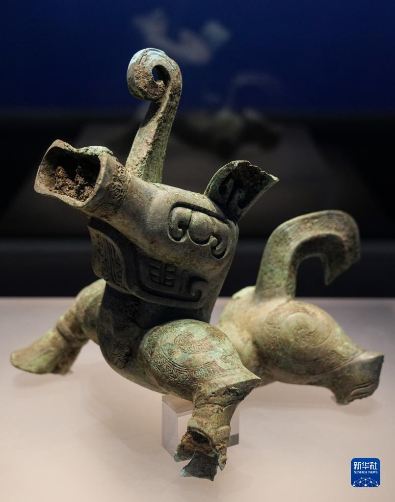 三星堆遺跡から出土した「イヌ型ロボット」青銅神獣が初公開　四川省