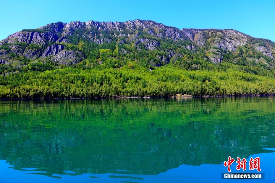 絵のように美しいカナス湖の風景　新疆