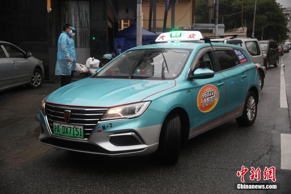 輸送力を発揮し続ける上海のタクシー　市民の通院・移動に対応