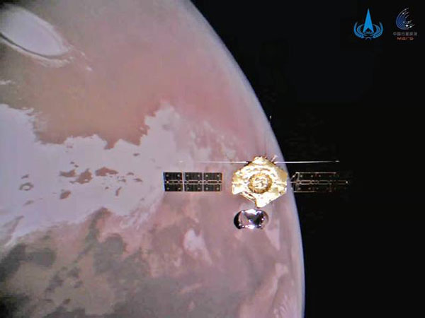「天問1号」周回機と火星が収まった画像。画像提供は国家航天局