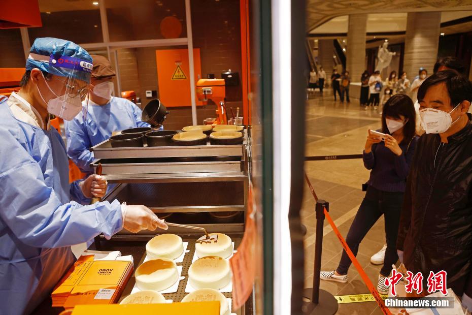 上海市のショッピングモールが店舗営業を徐々に再開