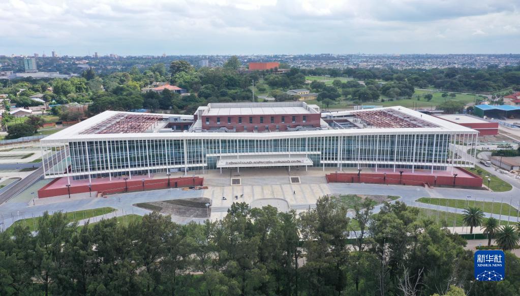 中国が支援して建設されたザンビア国際会議センターが完成して引き渡し