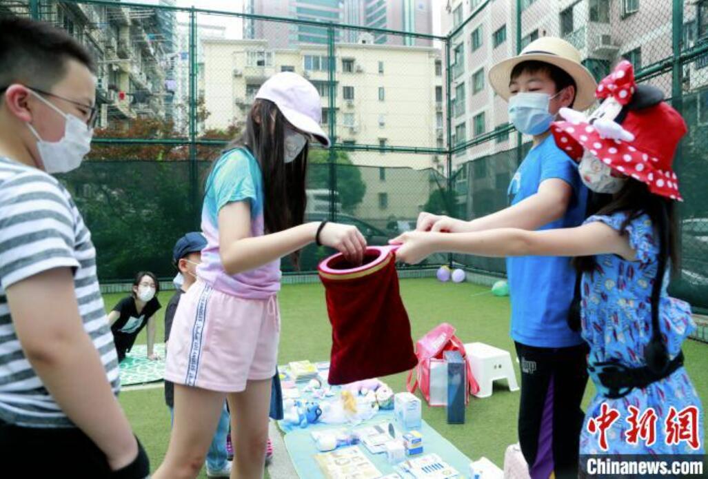 「こどもバザール」で国際児童デー祝う上海市の子供たち