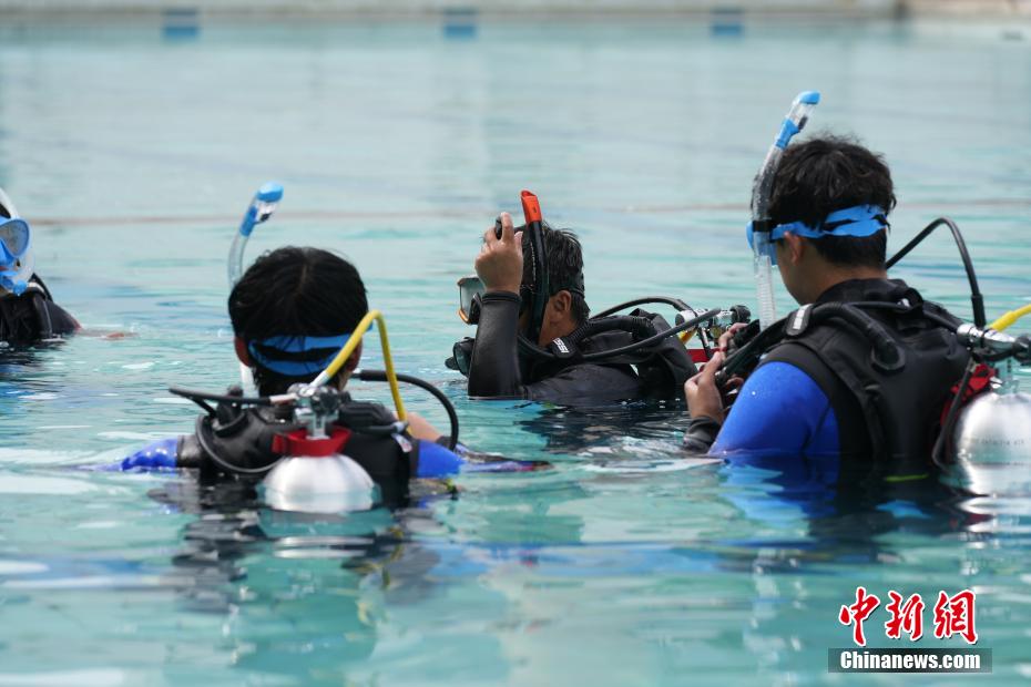 大学でダイビングやカヤックの授業を開設　江蘇省