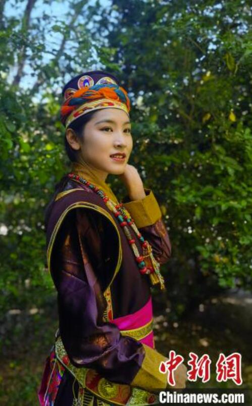 無形文化遺産を身にまとう！カラフルなチベット族衣装の美　チベット