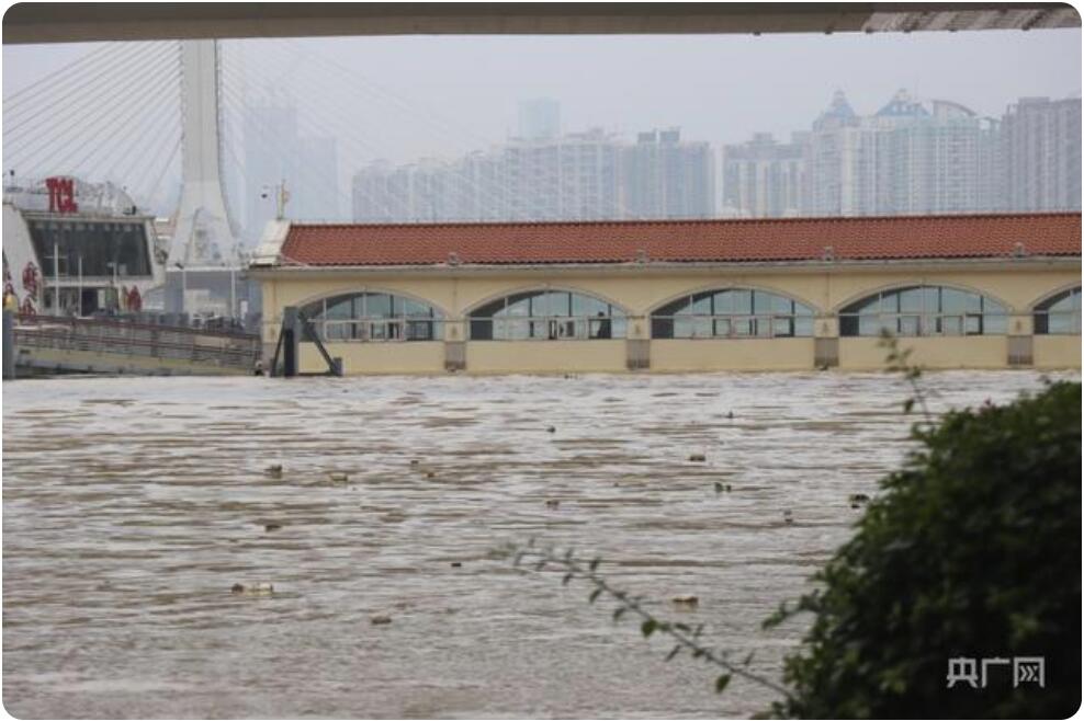 珠江に洪水と高潮がダブルで襲来　広東省