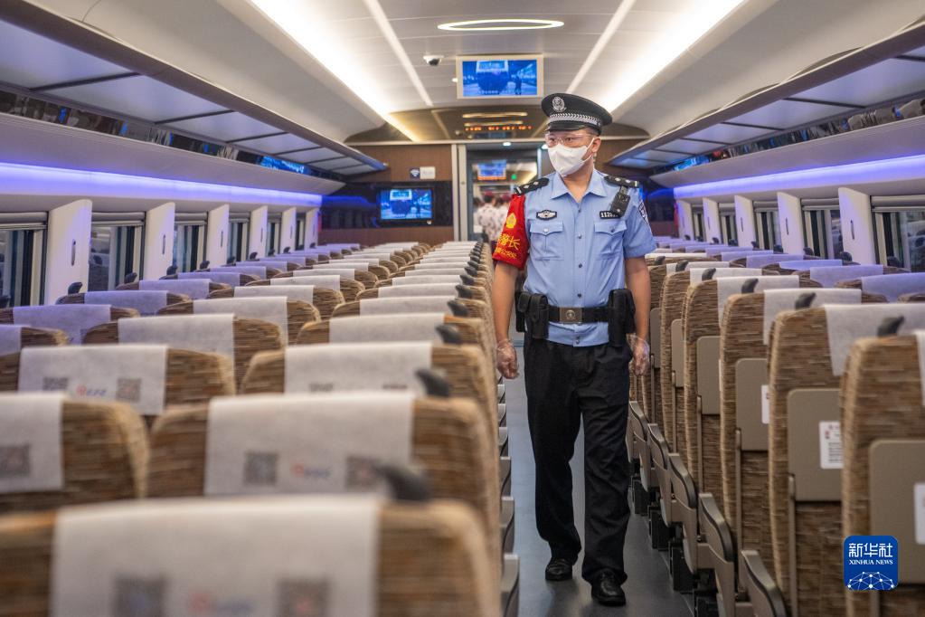 鄭渝高速鉄道が20日に全線開通　重慶からの初発列車公開