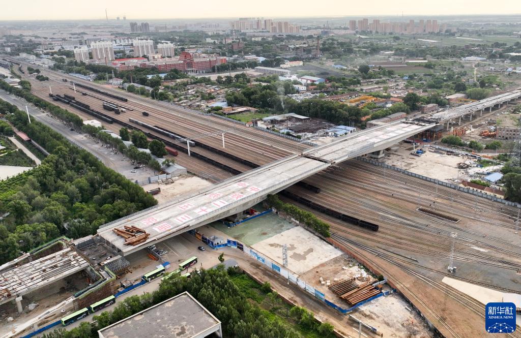 中国の厳寒地域で最大スパン・最重量連続梁構造橋の閉合に成功　黒竜江省
