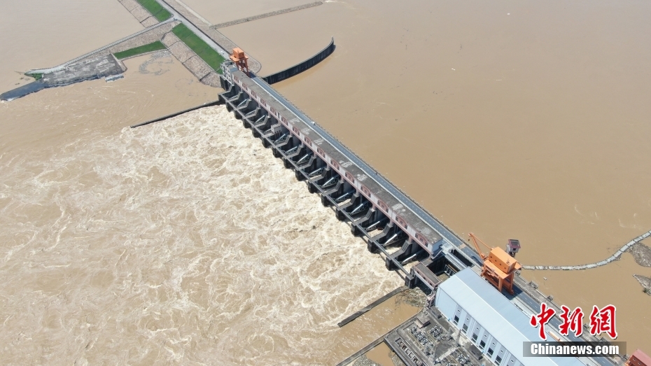 清遠飛来峡水利ターミナル、ゲート全開で洪水調節を加速　広東省