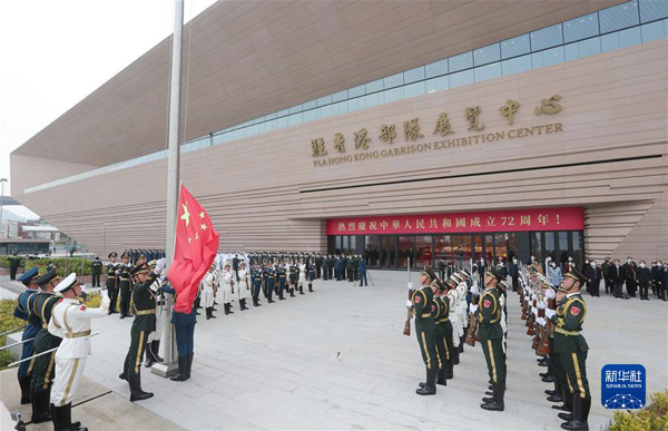2021年12月28日、香港駐留部隊展示センターで国旗掲揚式を行う将兵（撮影・湯方律）