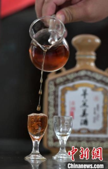 昔ながらの醸造技術受け継ぎ作る「羊羔酒」　河北省石家荘