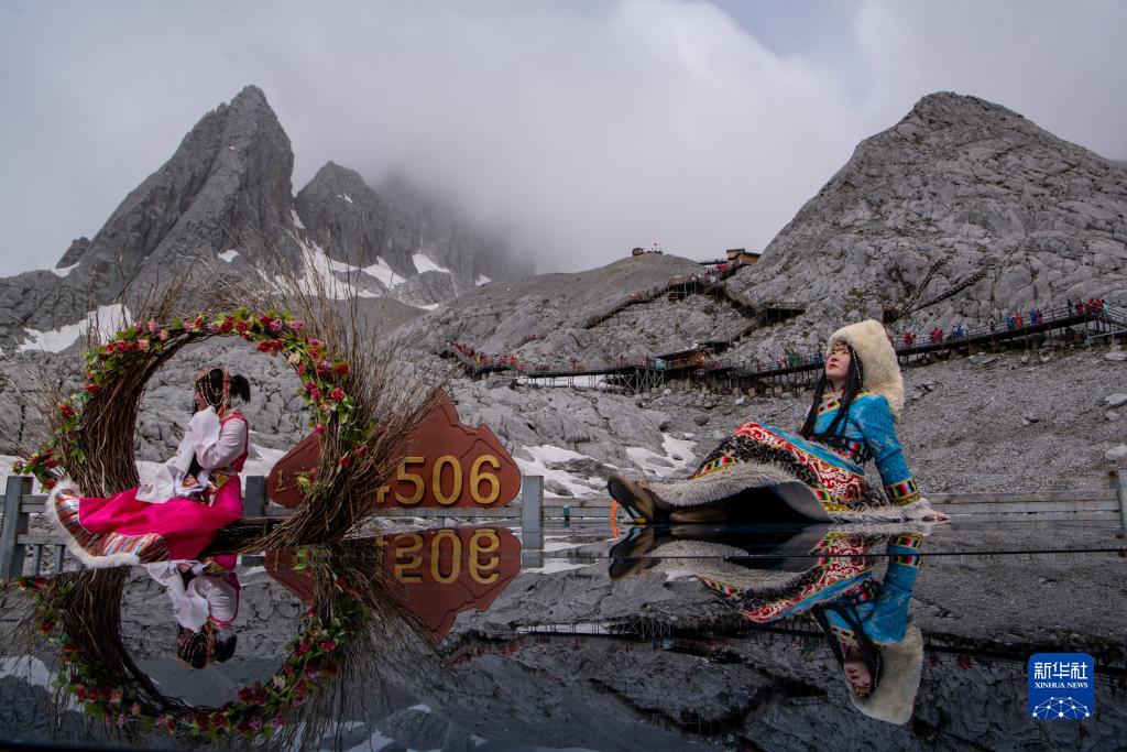 玉竜雪山に夏の観光シーズンが到来　雲南省麗江