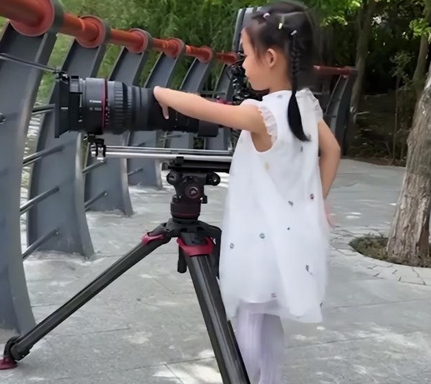 先生も唖然？幼稚園の宿題をプロ用カメラで撮影した5歳女児　貴州省貴陽