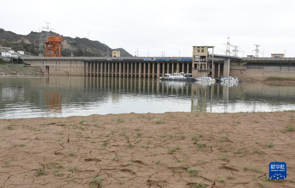 黄河流域の出水期の安全確保のため、低水位で運用中の劉家峡ダム　甘粛省