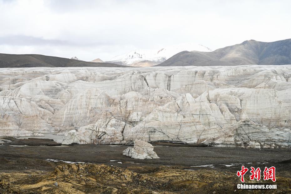 間近で見る高原氷河はまるで巨大な「アイスクリーム」　チベット自治区チャンタン