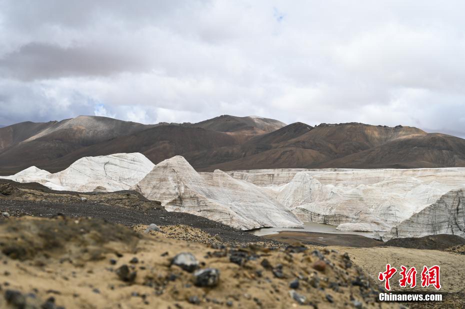 間近で見る高原氷河はまるで巨大な「アイスクリーム」　チベット自治区チャンタン